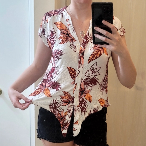 BOGO🌟Soft Tropical Top - Picture 2 of 8